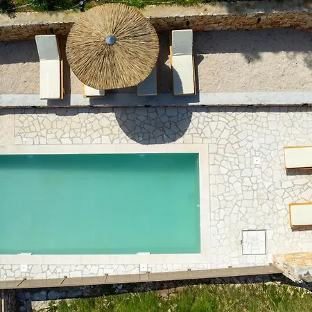 Paradise Villa Számi